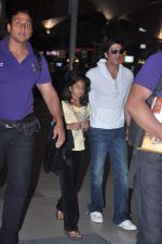 Shahrukh Khan snapped with daughter Suhana on 8th May 2012 (4).JPG
